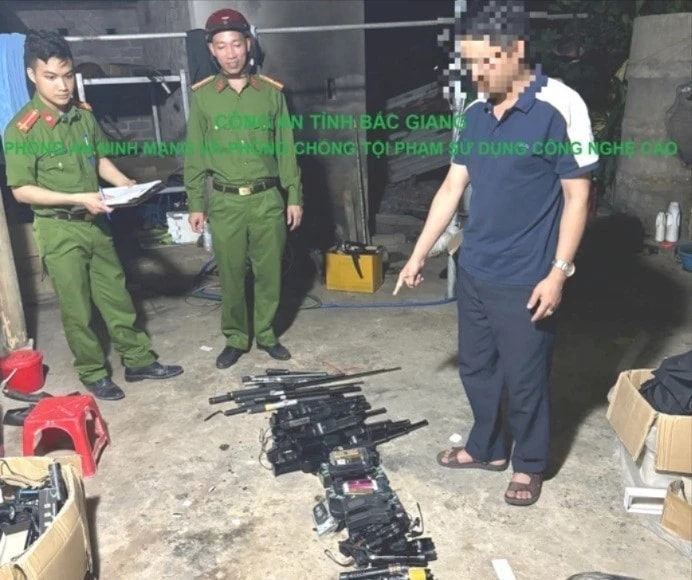 Bắc Giang: Tàng trữ mua bán công cụ hỗ trợ trái phép trên mạng xã hội, 2 đối tượng bị khởi tố