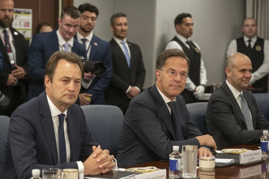 NATO đối mặt sức ép tăng chi tiêu quốc phòng