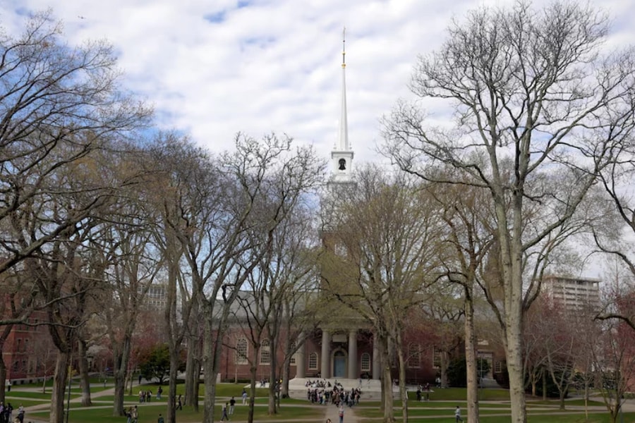 Mỹ khôi phục tình trạng pháp lý cho sinh viên nước ngoài 