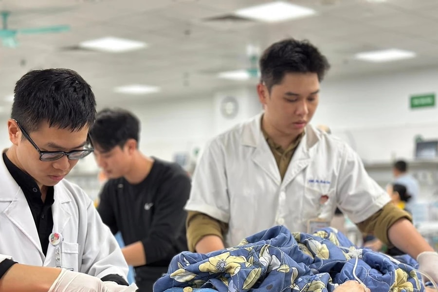 Vụ lật xe khách tại Tam Đảo: 3 nạn nhân bị thương nặng được chuyển đến Bệnh viện Hữu nghị Việt Đức cấp cứu 