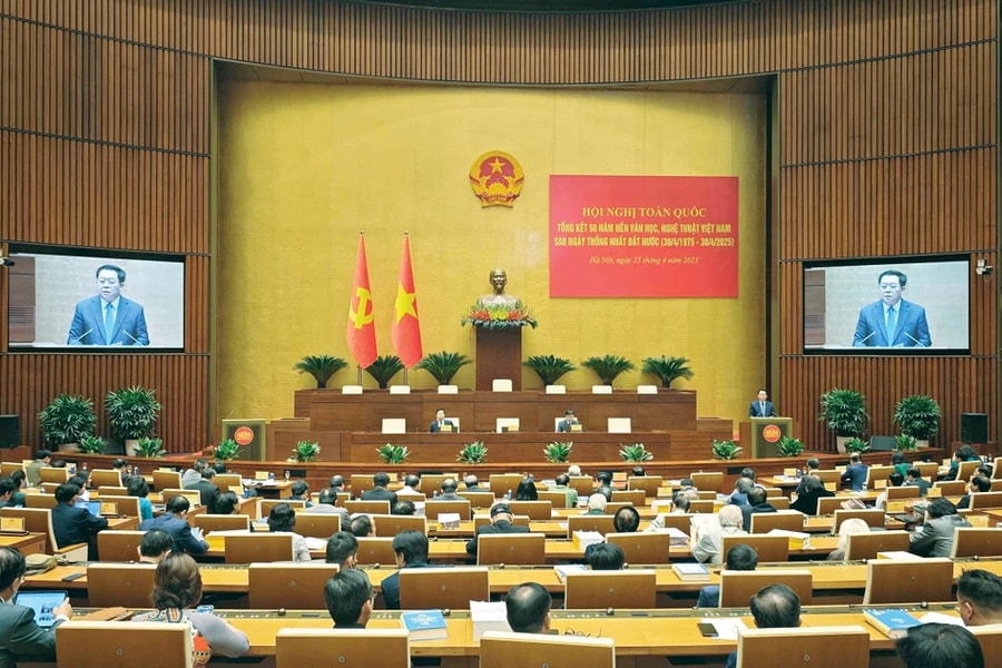 Chuyển hóa mục tiêu, lý tưởng của Đảng, của dân tộc thành lý tưởng thẩm mỹ, cảm hứng sáng tạo chủ đạo của văn nghệ sĩ