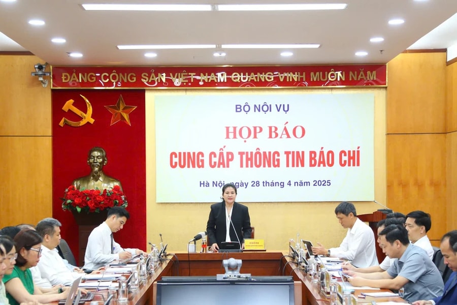 Bộ Nội vụ sẽ nghiên cứu, tham mưu sửa đổi chính sách tiền lương 