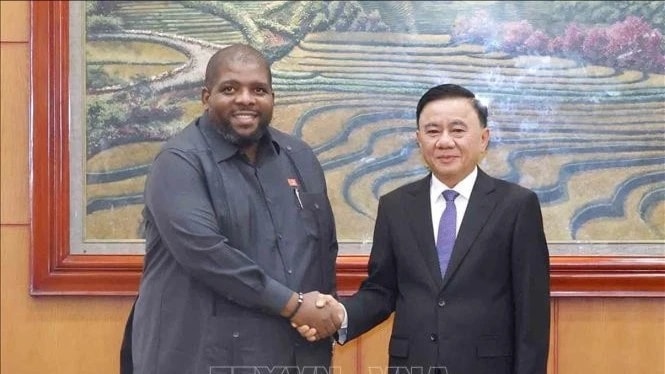 Thường trực Ban Bí thư Trần Cẩm Tú hội đàm với Tổng Thư ký Đảng Mặt trận giải phóng Mozambique