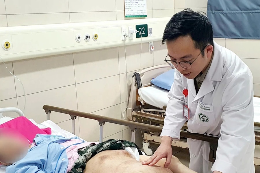 Căn bệnh u xơ thần kinh hiếm gặp khiến người bệnh mắc khối u khổng lồ ở chân phải