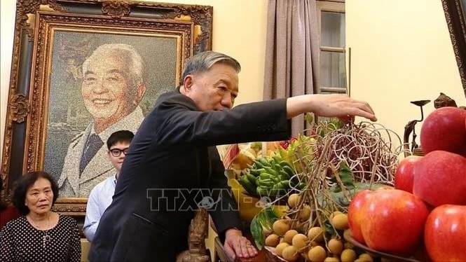 Tổng Bí thư Tô Lâm dâng hương tưởng nhớ Đại tướng Võ Nguyên Giáp và Đại tướng Văn Tiến Dũng