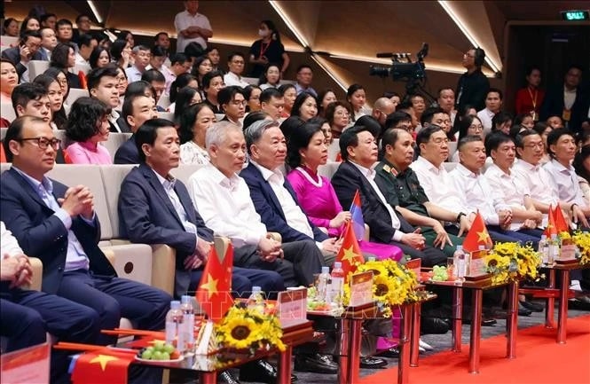 Tổng Bí thư Tô Lâm dự Chương trình nghệ thuật đặc biệt "Đảng trong mùa Xuân đại thắng"