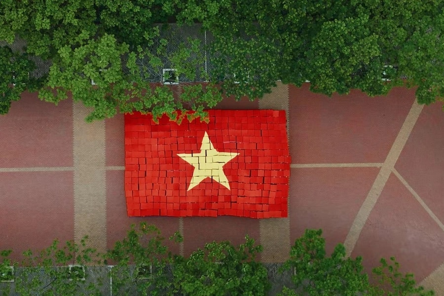 MV "Cho con là người Việt Nam"