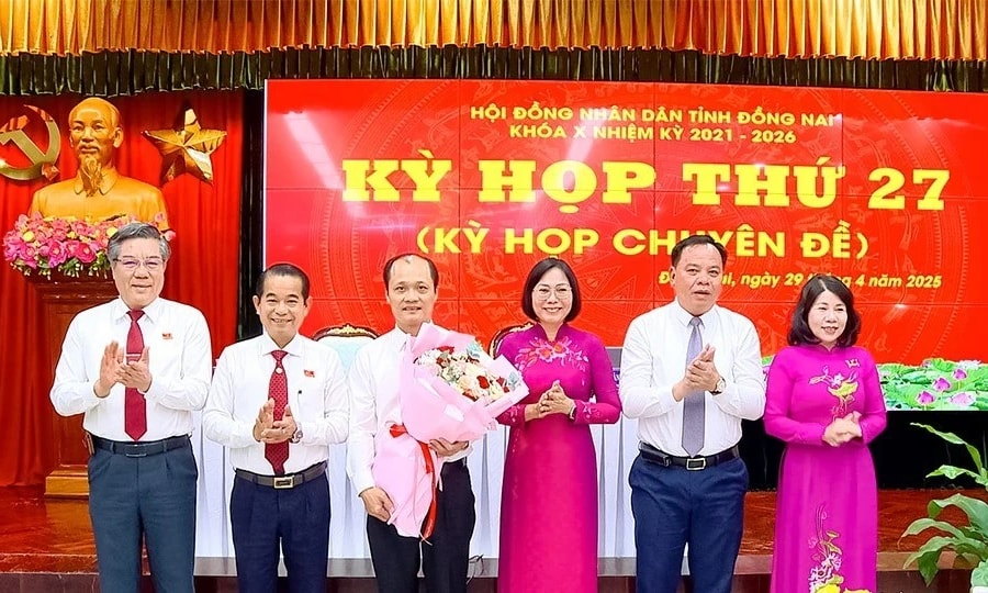 Thông qua nghị quyết tán thành đề án sắp xếp đơn vị hành chính cấp xã, tỉnh