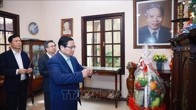 Thủ tướng Chính phủ Phạm Minh Chính dâng hương tưởng nhớ Chủ tịch Hội đồng Bộ trưởng Phạm Hùng và Thủ tướng Võ Văn Kiệt