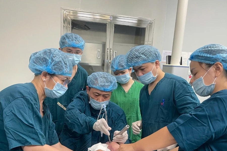 Quảng Bình: Phẫu thuật kép dài 8 tiếng cứu sống người phụ nữ có khối u lớn trên vùng mặt 