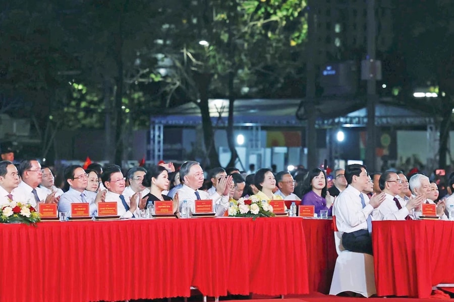 Tổng Bí thư Tô Lâm dự Chương trình nghệ thuật đặc biệt "Mùa Xuân thống nhất"