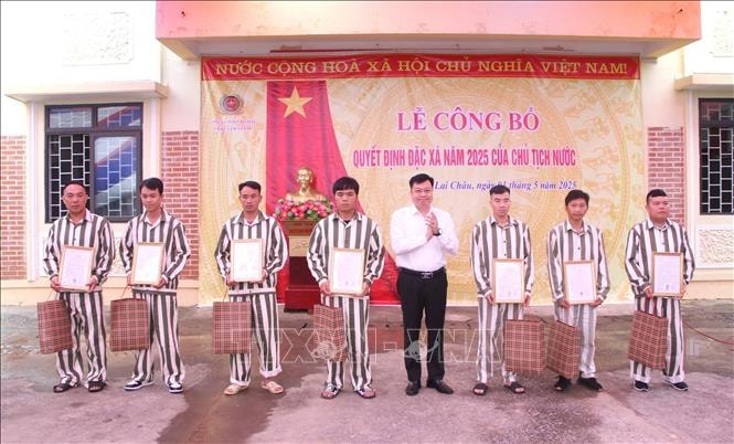 Ghi nhận quá trình cải tạo tốt, nhiều phạm nhân được đặc xá