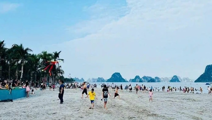 Quảng Ninh: Tổng thu du lịch 3 ngày đầu nghỉ lễ ước đạt hơn 2.100 tỷ đồng