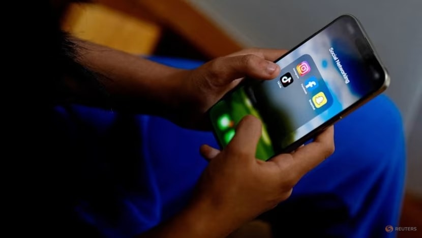 Thủ tướng New Zealand đề xuất cấm người dưới 16 tuổi sử dụng mạng xã hội