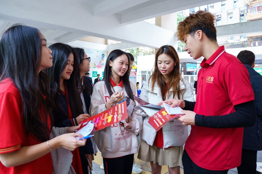 Nhiều trường đại học kinh tế đồng loạt tăng học phí năm học 2025 - 2026