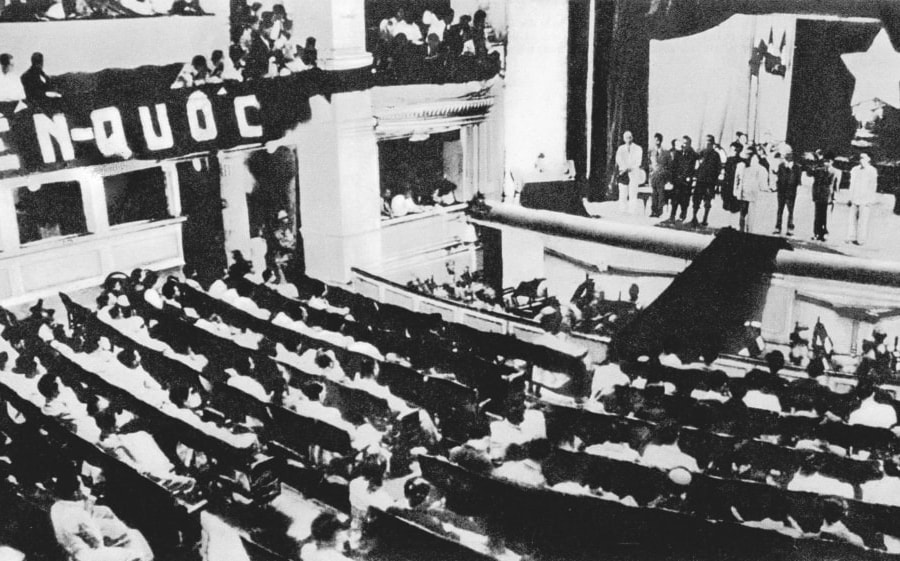 Bài 2: Chủ tịch Hồ Chí Minh - con người của những quyết định lịch sử (*)