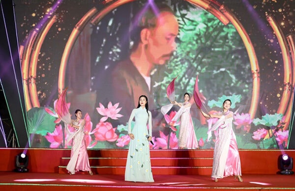 Các đơn vị nghệ thuật Hà Nội đồng loạt biểu diễn mừng sinh nhật Bác