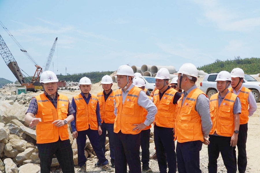 Lãnh đạo EVN kiểm tra các dự án tại Trung tâm Điện lực Quảng Trạch