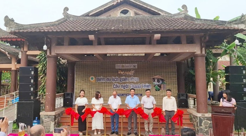 Cầu ngói Thanh Toàn - Điểm du lịch cộng đồng giảm nhựa