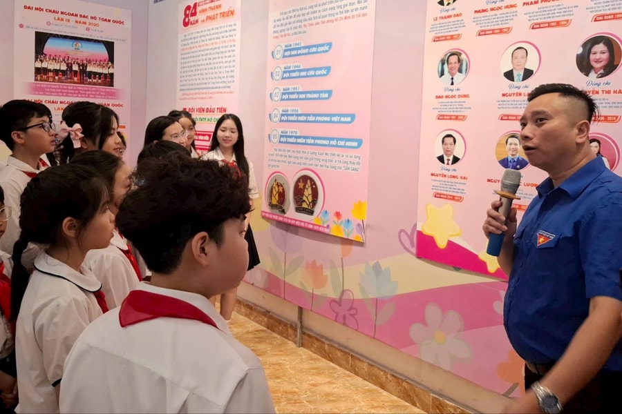 Khai mạc triển lãm “Thiếu nhi Việt Nam vững bước tiến vào kỷ nguyên mới”