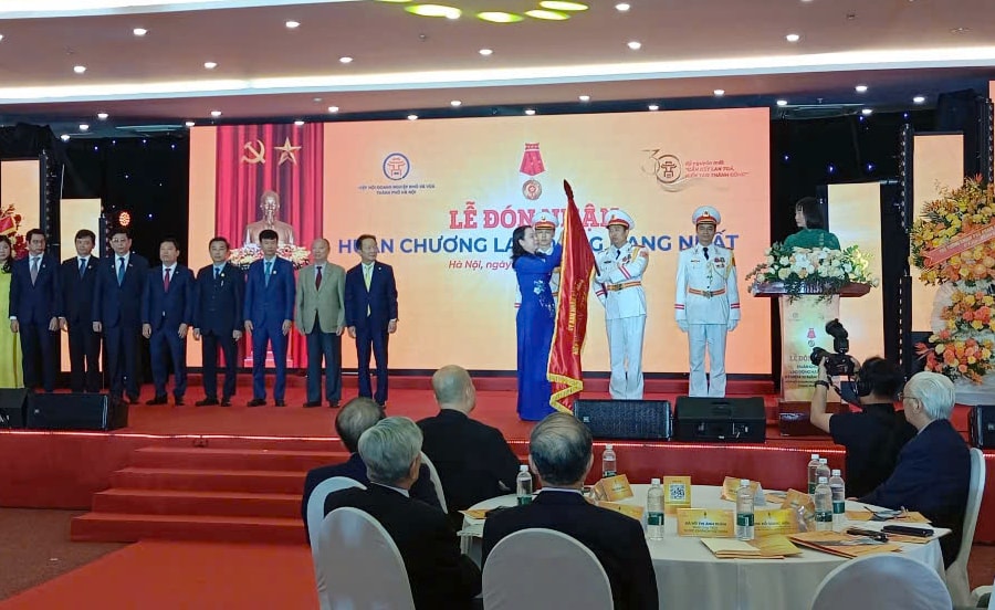 Hiệp hội Doanh nghiệp nhỏ và vừa TP. Hà Nội đón nhận Huân chương Lao động hạng Nhất