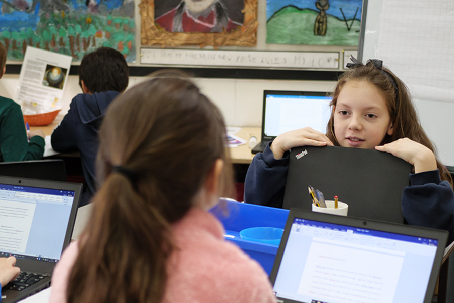 Anh đầu tư 8,2 triệu bảng để hỗ trợ trẻ em gái học về AI