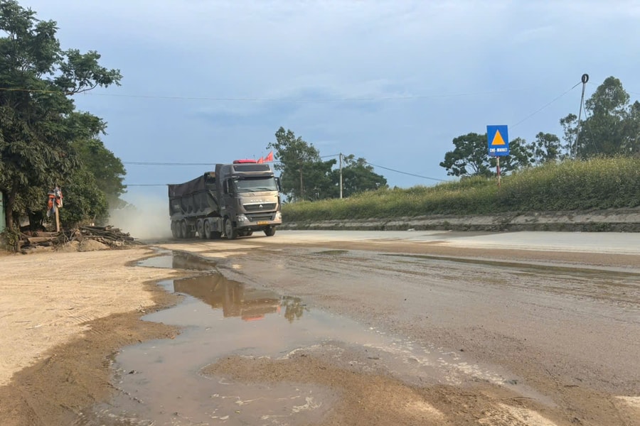 Nghệ An: Yêu cầu kiểm tra việc bụi tra tấn, dân phải ăn cơm lẫn với cát