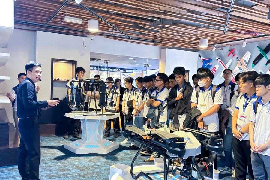 150 sinh viên xuất sắc Đại học Cần Thơ vượt 180km đến thăm CT Innovation Hub