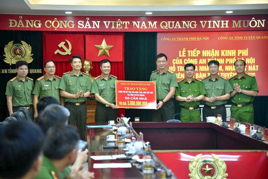 Tinh thần “Vì Nhân dân phục vụ” của lực lượng Công an Hà Nội trong phong trào xóa nhà tạm, nhà dột nát