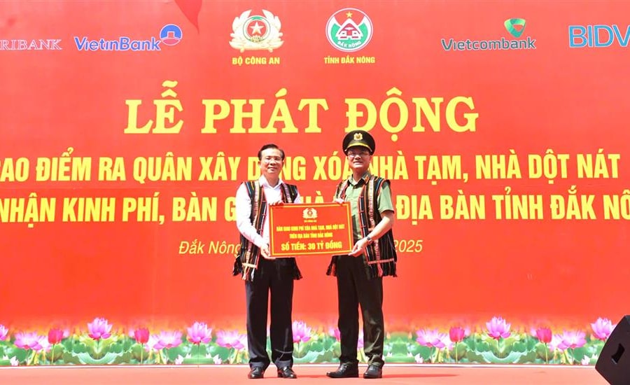 Lễ phát động cao điểm ra quân xóa nhà tạm, nhà dột nát tại Đắk Nông