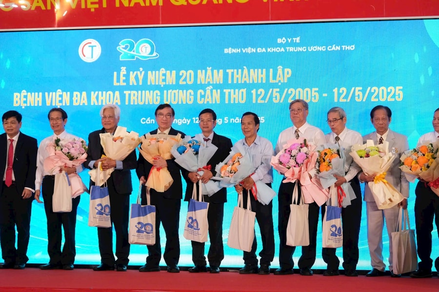 Bệnh viện Đa khoa Trung ương Cần Thơ kỷ niệm 20 năm thành lập