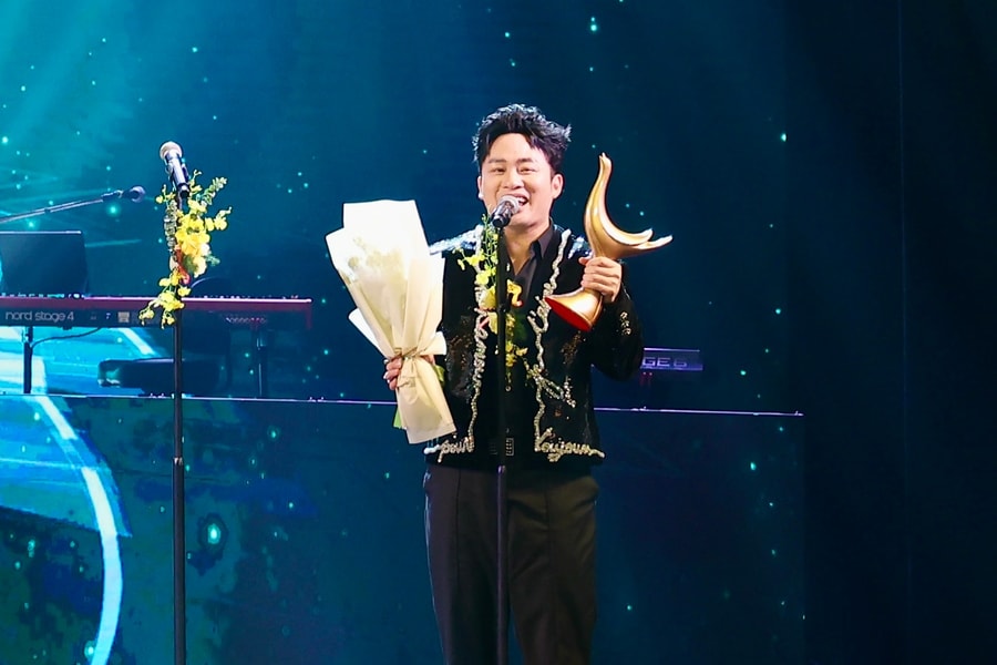Ca sĩ Tùng Dương được giải thưởng âm nhạc Nhật Bản vinh danh