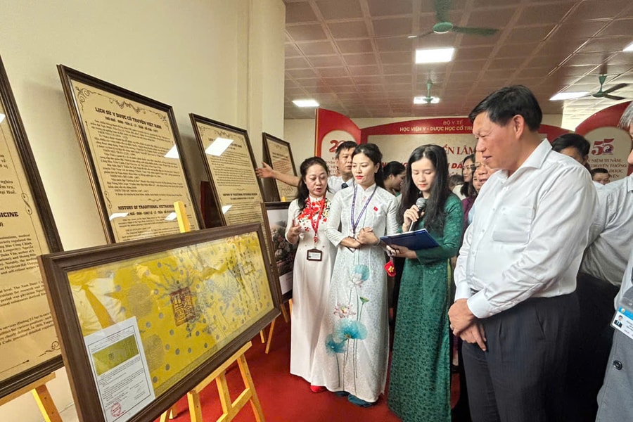 Học viện Y - Dược học cổ truyền Việt Nam: Khai trương Phòng Truyền thống và triển lãm