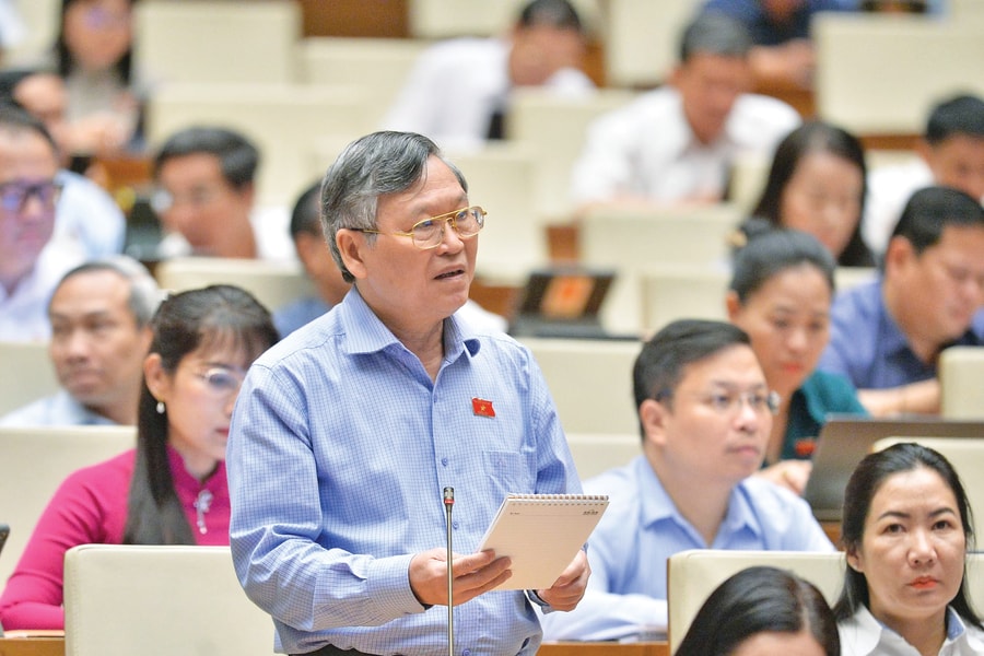 Dự thảo Nghị quyết của Quốc hội sửa đổi, bổ sung một số điều của Hiến pháp 2013 và dự thảo Luật Tổ chức chính quyền địa phương (sửa đổi): Tối ưu hóa nguồn lực, xóa bỏ tầng nấc trung gian, xây dựng chính quyền gần dân, sát dân