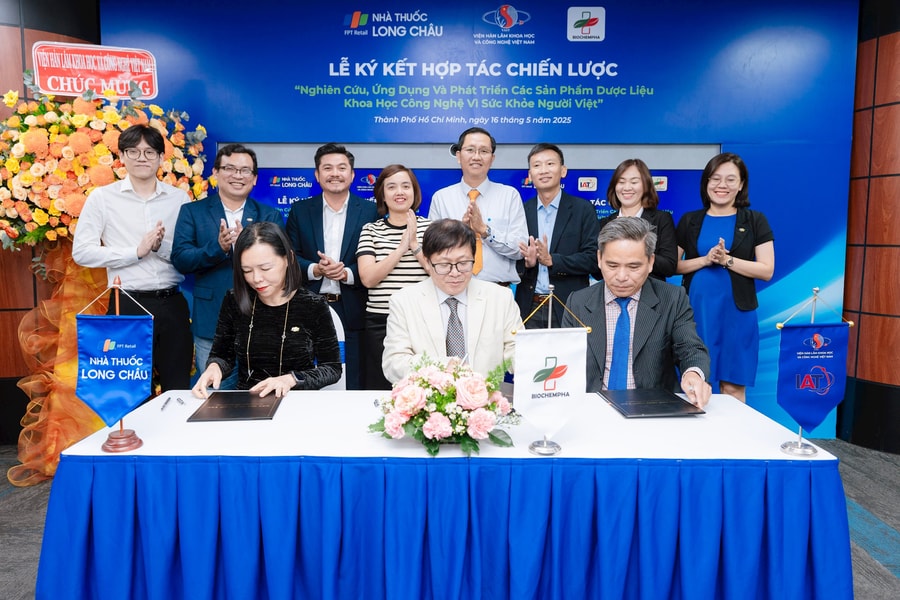 Long Châu hợp tác cùng Viện Công nghệ tiên tiến - Viện Hàn lâm Khoa học và Công nghệ Việt Nam phát triển dược phẩm bảo vệ sức khỏe người Việt
