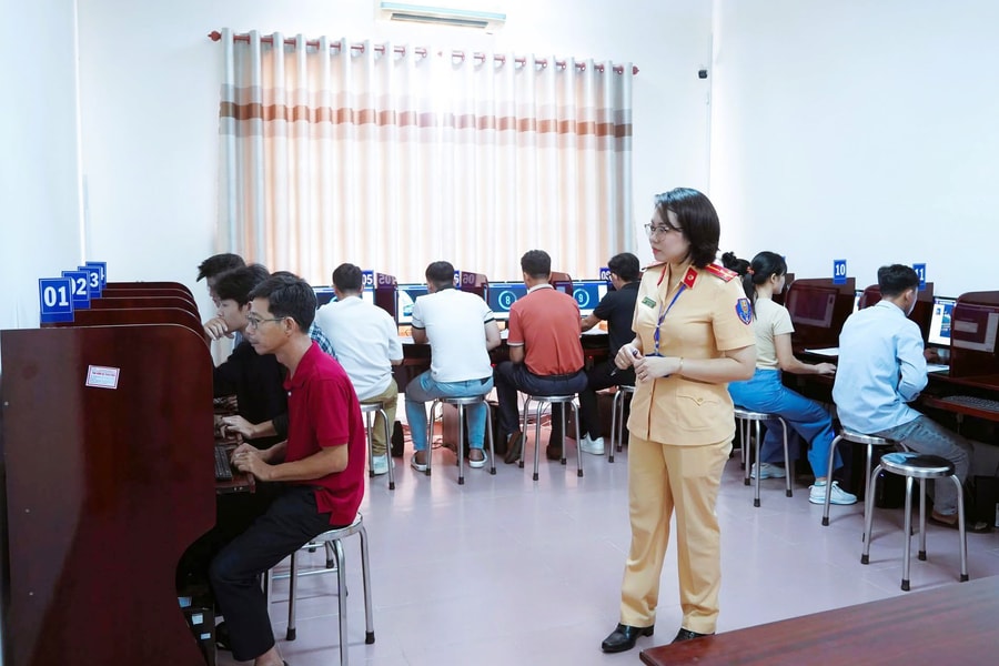 CSGT Đồng Nai lần đầu sát hạch, cấp giấy phép lái xe