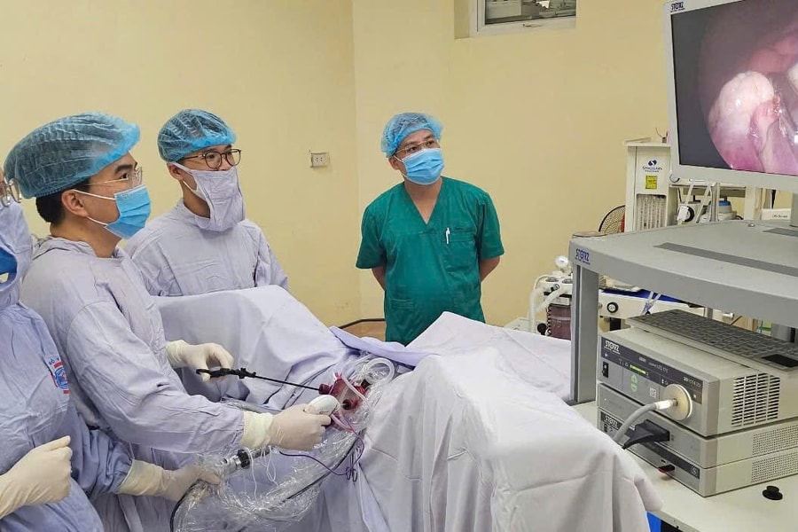 Bệnh viện K lần đầu tiên điều trị ung thư nội mạc tử cung bằng kỹ thuật nội soi (vNOTES)