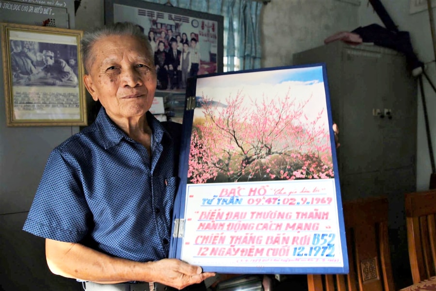 Cựu chiến binh ở Kiên Giang dành hơn nửa thế kỷ sưu tầm hơn 3.000 bài viết về Bác Hồ