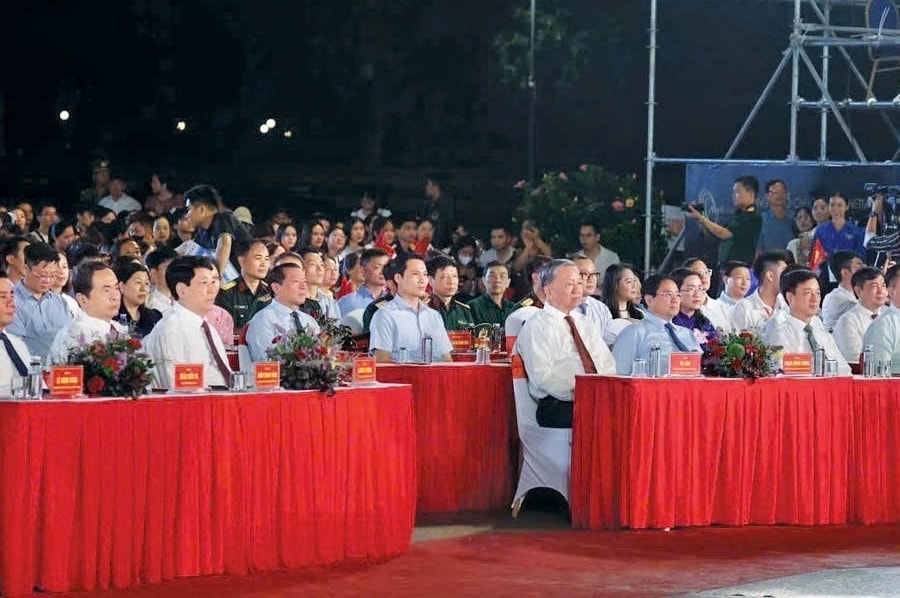 Tổng Bí thư Tô Lâm dự Chương trình nghệ thuật đặc biệt "Người là Hồ Chí Minh"