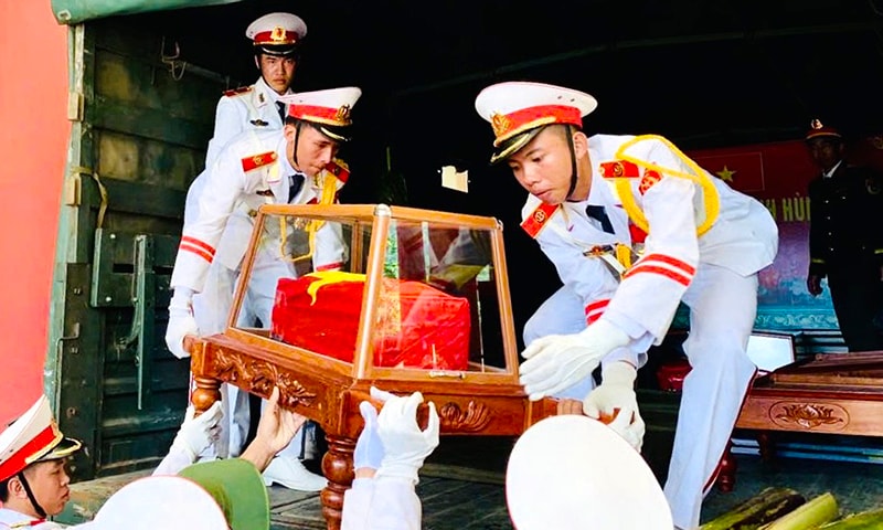 Quảng Bình đón nhận hài cốt liệt sỹ quân tình nguyện và chuyên gia Việt Nam hy sinh tại Lào