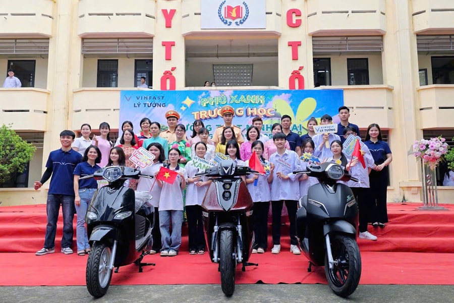 Hơn 2000 học sinh THPT Minh Khai được nâng cao kỹ năng tham gia giao thông an toàn