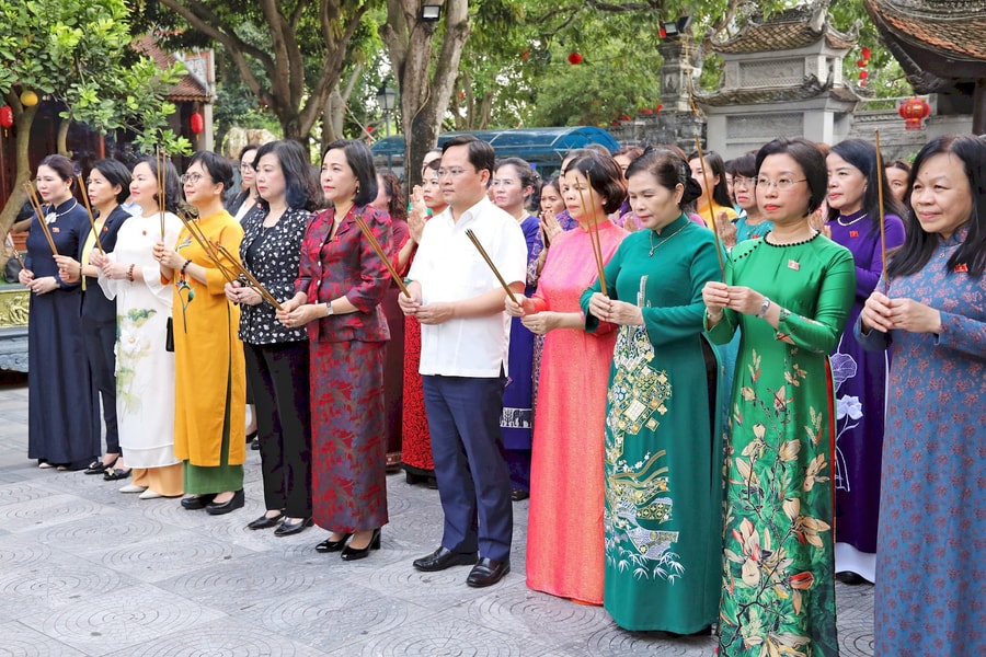 Nhóm Nữ đại biểu Quốc hội Khóa XV sinh hoạt chuyên đề tại Bắc Ninh