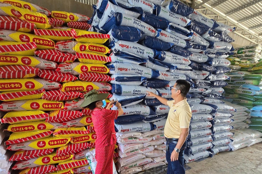 Phú Mỹ cung ứng gần nửa triệu tấn phân bón vụ hè thu