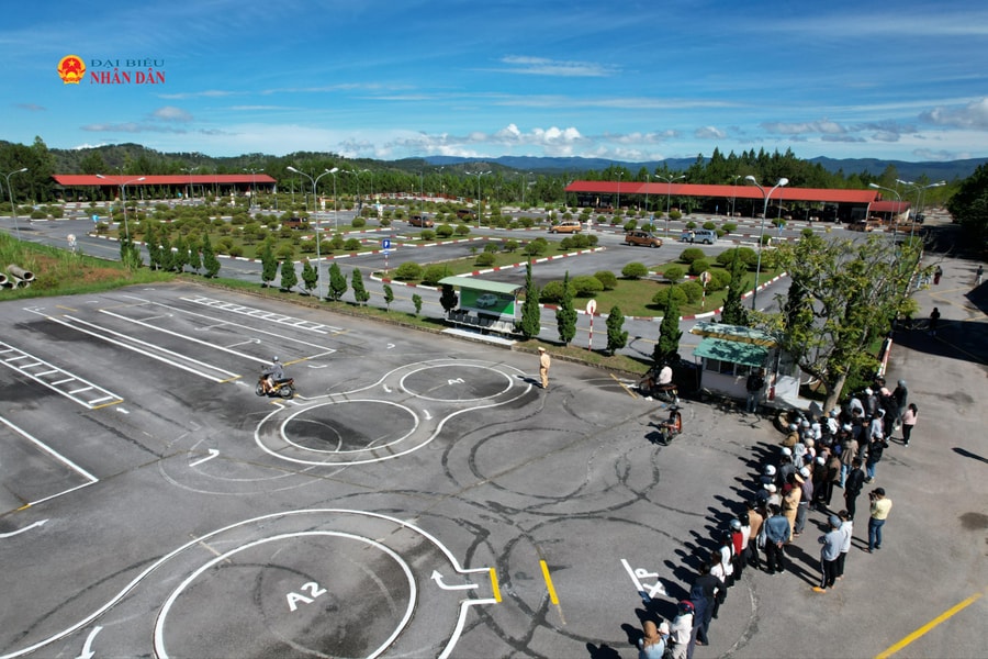 Lâm Đồng tổ chức kỳ sát hạch lái xe đầu tiên theo mô hình mới