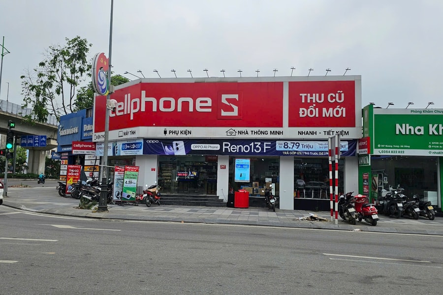 Cửa hàng CellphoneS vừa bị cháy đã nhanh chóng hoạt động trở lại