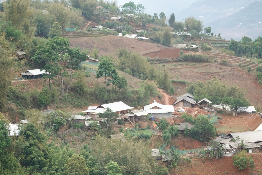 Niềm vui của người nghèo trong ngôi nhà mới