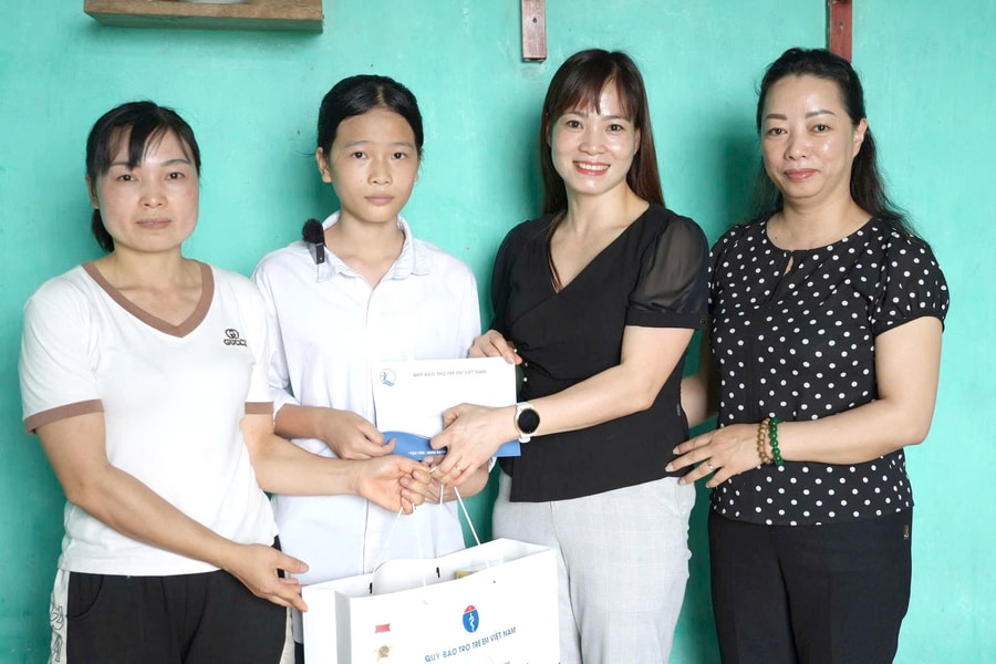 Hơn 3.000 trẻ em có hoàn cảnh khó khăn được hỗ trợ từ dự án “Gói mì hạnh phúc” và “Thả lưới ước mơ”