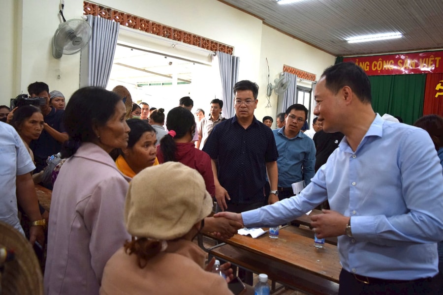 Chủ tịch UBND tỉnh Lâm Đồng đối thoại với người dân vùng dự án Hồ chứa nước Ta Hoét