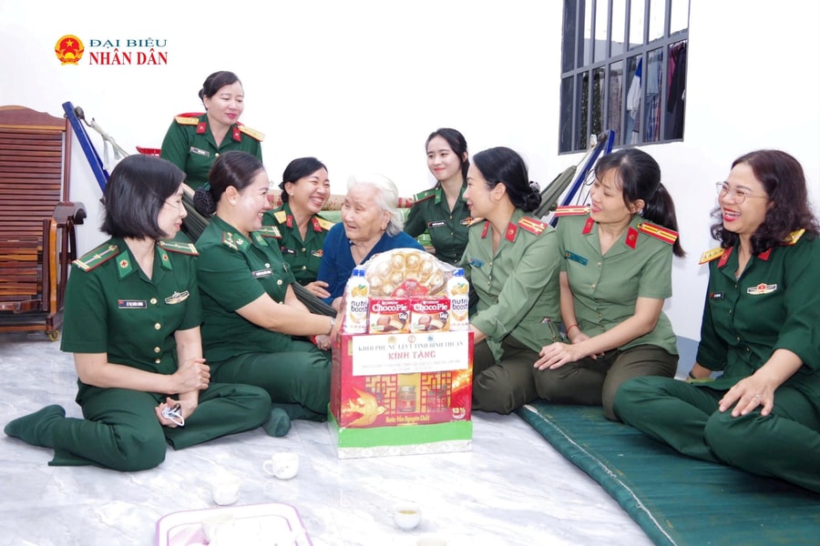 Lan tỏa dấu ấn phụ nữ áo lính nơi biên giới biển