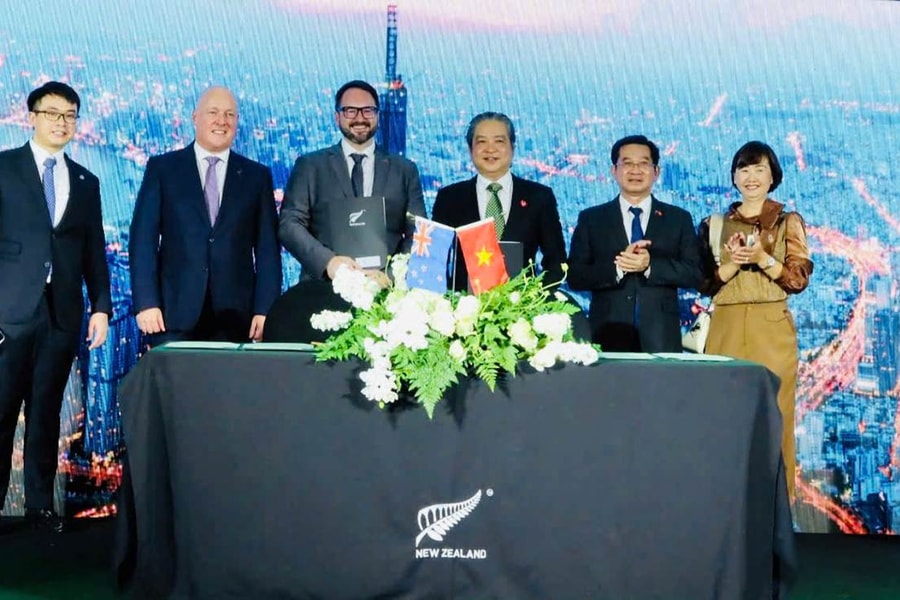 Công ty CP Sữa Quốc tế LOF hợp tác toàn diện với GMP Dairy  - Newzealand phát triển sữa công thức Kun Doctor